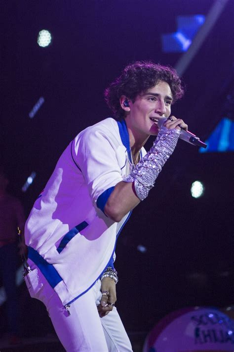 Emilio Osorio Disfruta De Las Vacaciones En Compañía De Su Novia La