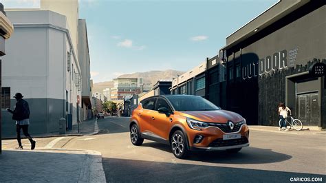 Renault Captur My Color Atacama Orange Front Three Quarter