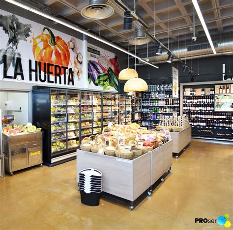 Zona De Verdura Y Bodega Grocery Store Design Store Design Fruit Shop