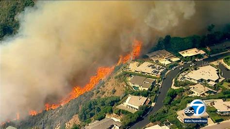 Palisades fire consumes 40 acres as it threatens hillside homes ...