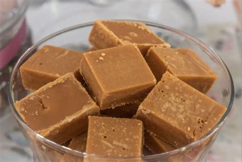 Easy Caramel Fudge Recipe With Condensed Milk (4 Ingredients) - Gimme Yummy Recipes