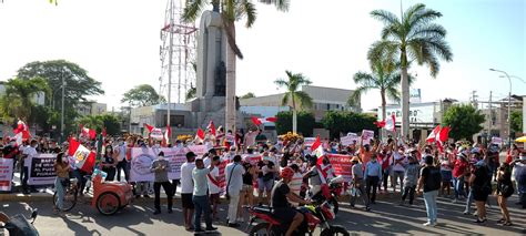 Ciudadanos Se Concentran En El Centro De Piura Para Exigir La Renuncia