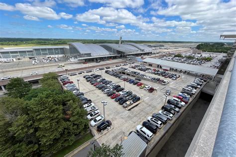 Make airport parking reservations for the holidays now - The Points Guy