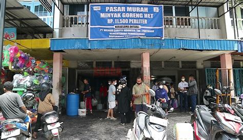 Warga Serbu Pasar Murah Minyak Goreng Di Kapuas Indah Pontianak