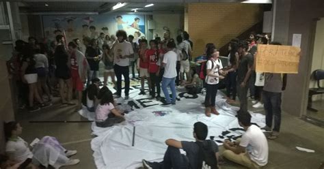 G1 Estudantes desocupam sede da Secretaria de Educação do RN