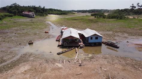 Manaus Decreta Emerg Ncia Por Seca Hist Rica Do Rio Negro