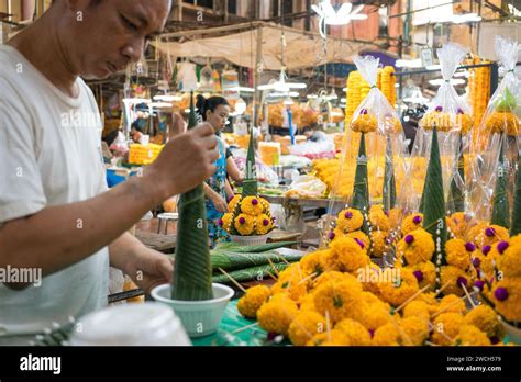 Bangkok Thailand Dec 5 2023 Inside Pak Khlong Talat Flower Market