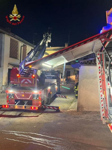 Nibionno Incendio Canna Fumaria In Via Battisti Arrivano I Pompieri