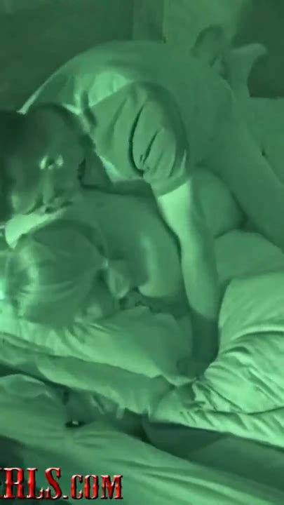 Schattige Blonde Milf Poesje Geneukt Voor Het Kampvuur Clip 1 XHamster