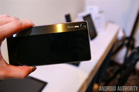 Hands On With The Lenovo Vibe Shot