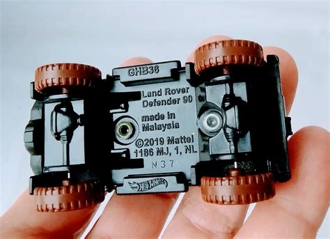 Miniatura Hot Wheels 2019 Land Rover Defender 90 usado Taffy Shop Brechó de brinquedos