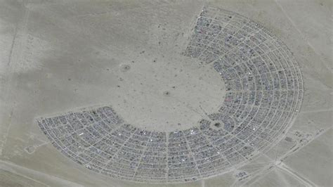 Nevada Desert Burning Man Revelers Begin Exodus After Flooding Left