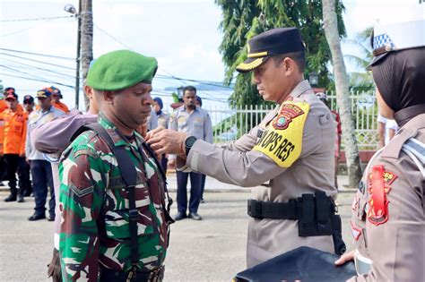 Pimpin Apel Gelar Pasukan Operasi Ketupat Mansinam Wakapolres