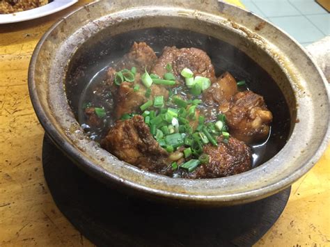 禤记瓦煲鸡饭 Heun Kee Claypot Chicken Rice