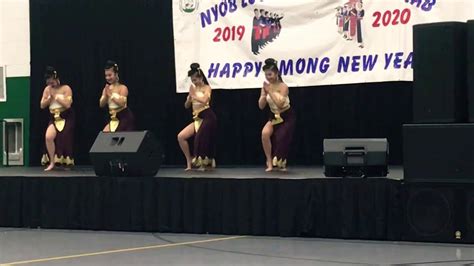 Paj Ntshua Nplaim Wausau Hmong New Year Youtube