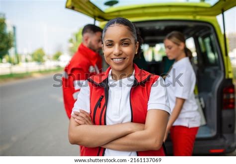 18,998 Paramedic Smiling Images, Stock Photos & Vectors | Shutterstock