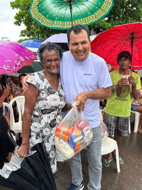 Domingos Paz Distribui Cestas B Sicas Para Mulheres Das Comunidades De