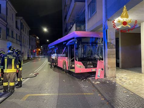 15 OZLIJEĐENIH Nova nesreća autobusa u Veneciji U zavoju izletio s