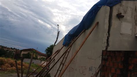 Temporal Com Ventos Fortes Derruba Muros E árvores Em Garça Bauru E