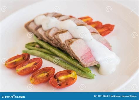 Tuna steak with salad stock image. Image of leaf, plate - 107716263