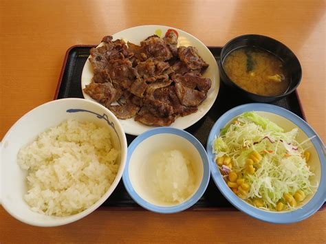 上越に暮らすtakeさんの忘我混沌な日常 松屋「カルビ焼肉w定食」お肉を全部飯の上にのせて喰うとメッチャ豪快旨いのだw