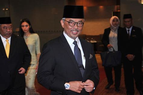 Malaysia Elects New King After Historic Abdication - WSJ