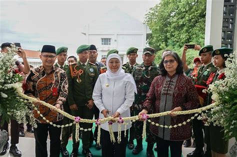 Pj Wali Kota Kediri Dampingi Gubernur Jawa Timur Resmikan Gedung Asrama