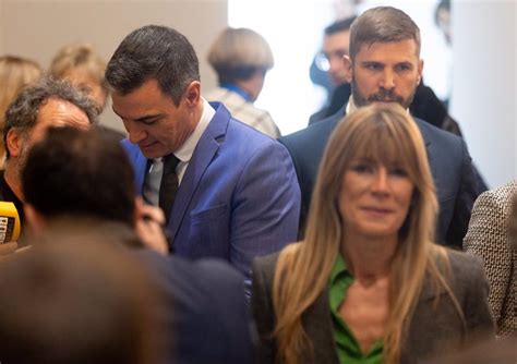 Ecobolsa Pedro Sánchez Asegura Que No Hay Nada Detrás De La Acusación A Su Mujer