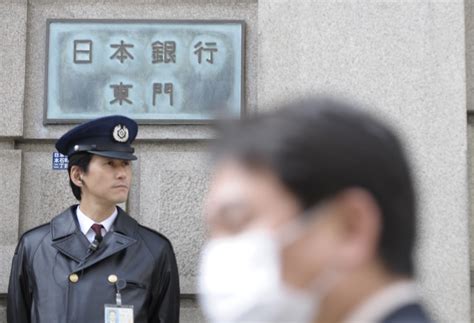 人幣日圓連環貶值 市民加碼唱錢 大客單次換10萬 星島日報