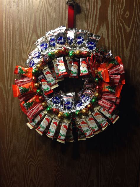 Christmas Candy Wreath | Christmas candy, Candy wreath, Wreaths