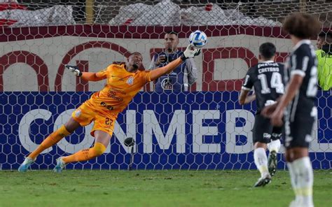 Corinthians Parabeniza Carlos Miguel Que Completa Anos