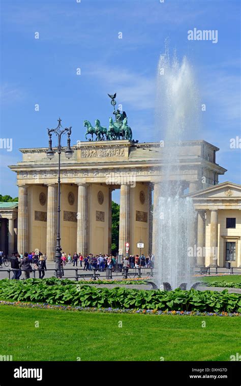 Pariser Platz Square Hi Res Stock Photography And Images Alamy