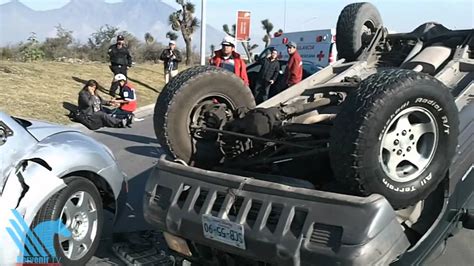 Choque De Autos Deja Dos Lesionados Y Un Auto Volcado Youtube