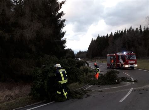 Mehrere Unwettereins Tze Im Gemeindegebiet Feuerwehr Frielendorf