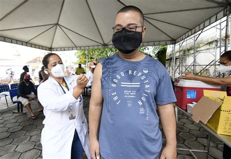 Nova Igua U Vacina Somente Pessoas Acima De Anos Neste S Bado