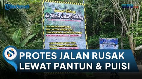 Warga Kampak Pasang Baliho Suarakan Rusaknya Jalan Trenggalek Bupati