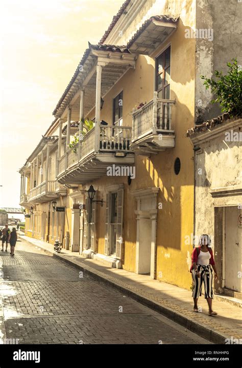 Descubrir 74 Imagen Fachadas De Casas De Dos Pisos Con Balcon Estilo