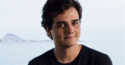 Wagner Moura Is Pablo Escobar In Netflix S Narcos