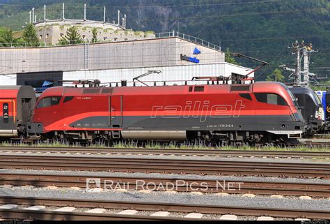 Siemens ES 64 U2 - 1116 215 operated by Österreichische Bundesbahnen ...