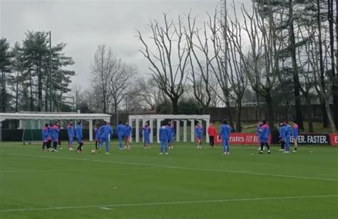 Milanello Squadra In Campo Per Preparare La Trasferta Di Praga Il