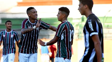 Fluminense Goleia O Figueirense E Segue Vivo No Brasileiro Sub