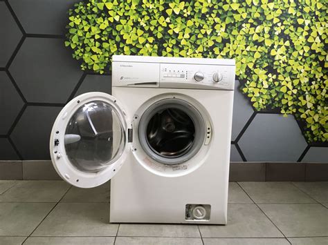 Стиральная машина б/у ElECTROLUX EWF1090