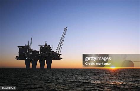 25551 Oil Rig Stock Photos High Res Pictures And Images Getty Images