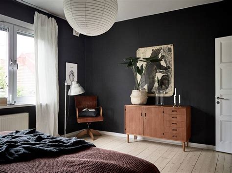 Chambre sombre et pleine de caractère Home staging Déco Design