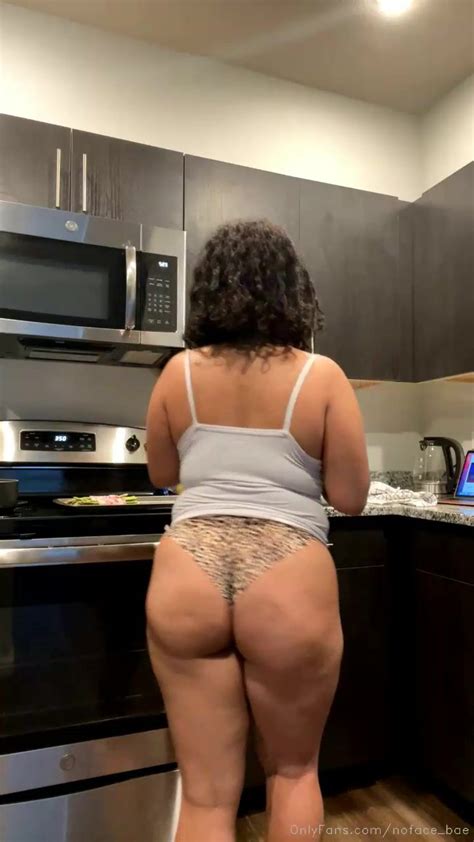 Noface Bae Cam Stream Booty All Out Cooking Bacon Onlyfans Xxx Porn Videos