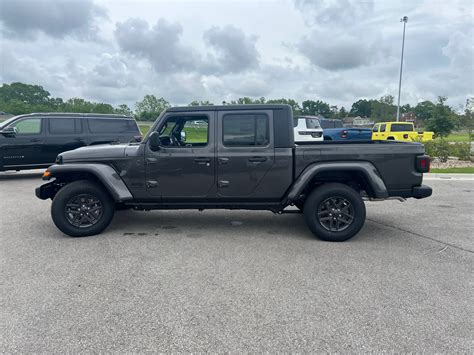 New 2024 Jeep Gladiator Sport S 4×4 Crew Cab In Merriam Ct0614 Reed Jeep Chrysler Dodge Ram