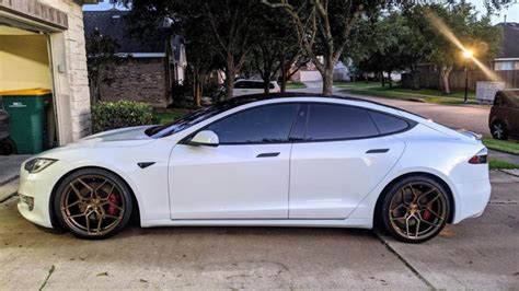 Tesla Model S White With Bronze Rohana Rfx11 Wheel Front