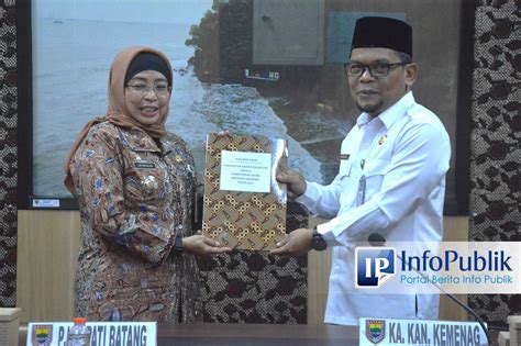 InfoPublik Serah Terima Sertifikat Tanah Hibah Pemda Ke Kemenag Batang