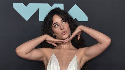 Camilla Cabello Apuesta Por Un Vestido Cut Out En Los Mtv Vmas 2019 Vogue España