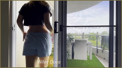 Wifey Se Desnuda Completamente En Su Balc N Para Que Sus Vecinos